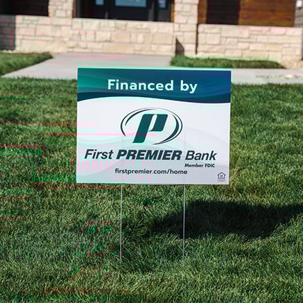 Building a Home mortgage banker talking with couple